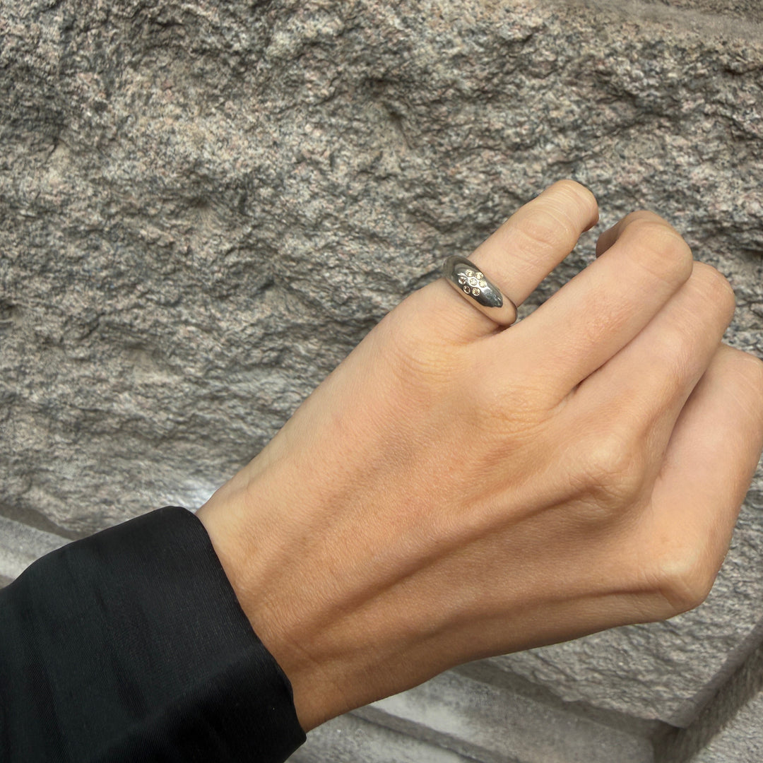 Champagne Siglum Ring