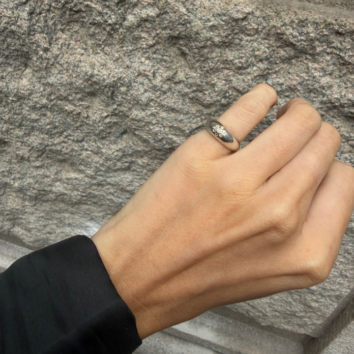 Champagne Siglum Ring